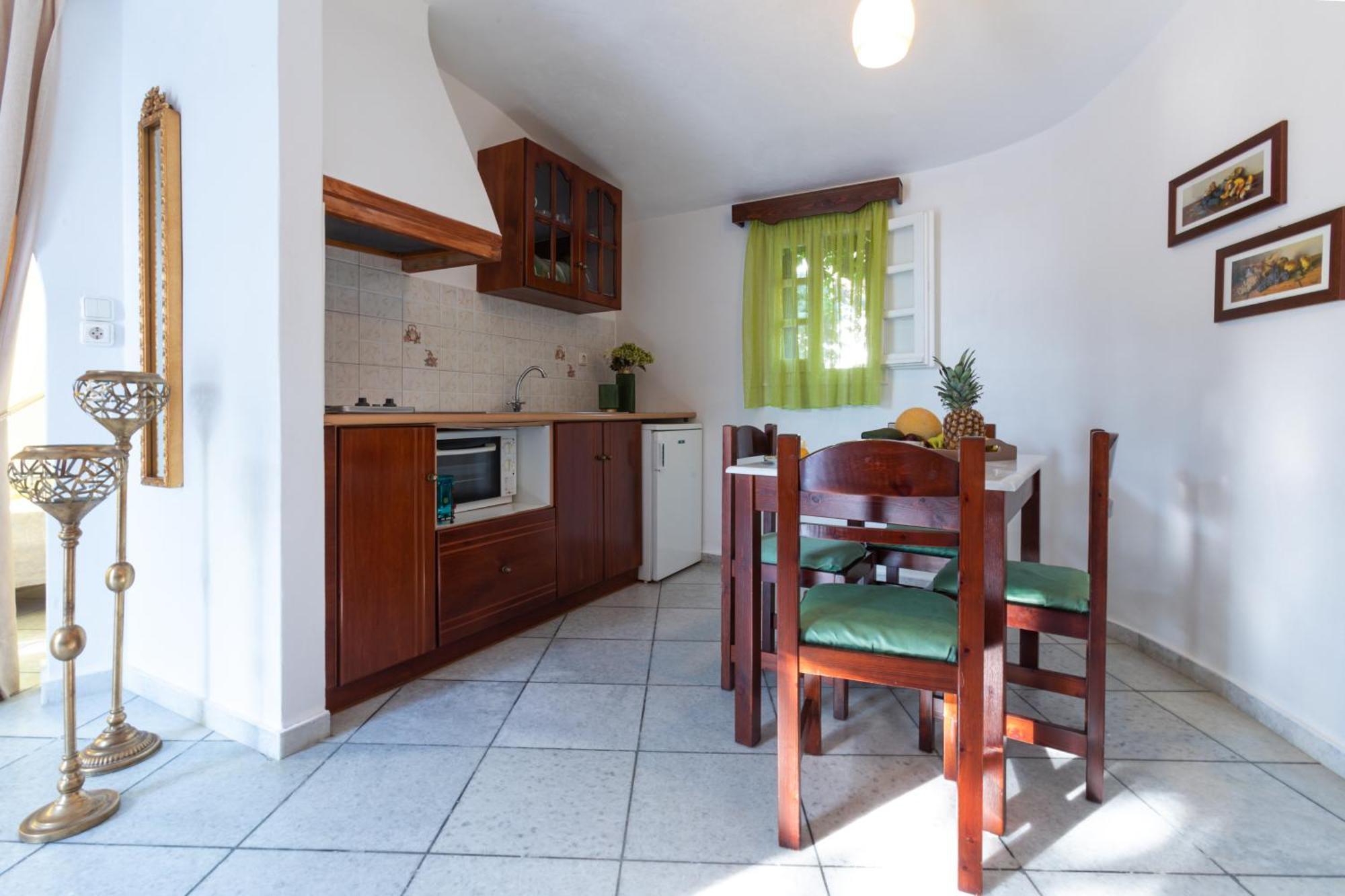 Sun Rock Boutique Suites Stelida  Extérieur photo