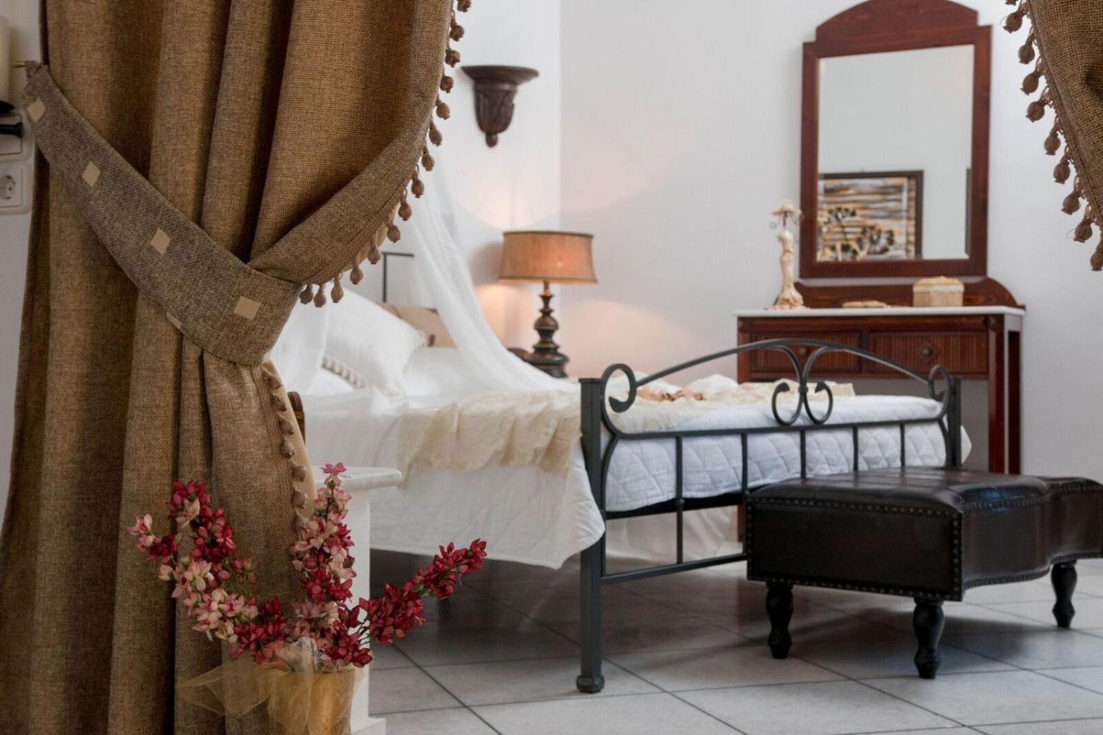 Sun Rock Boutique Suites Stelida  Extérieur photo